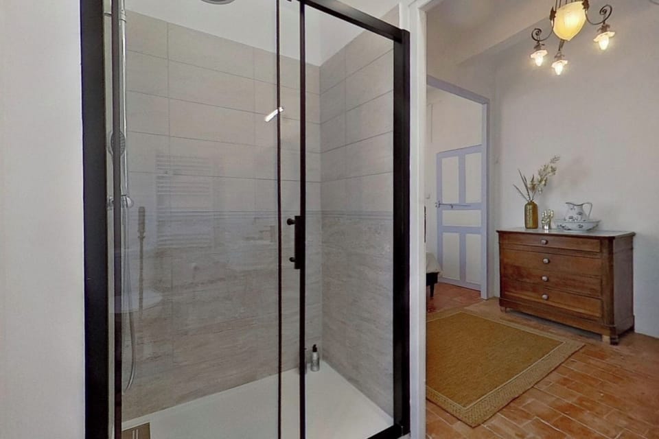 La Colibri private bathroom | Bathroom | Bathtub, hair dryer, bathrobes, slippers
