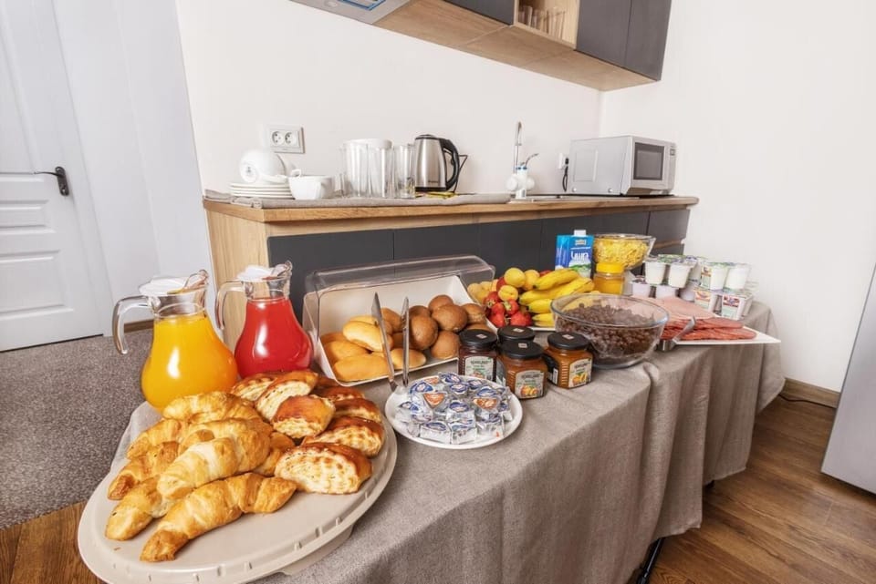 Daily buffet breakfast for a fee