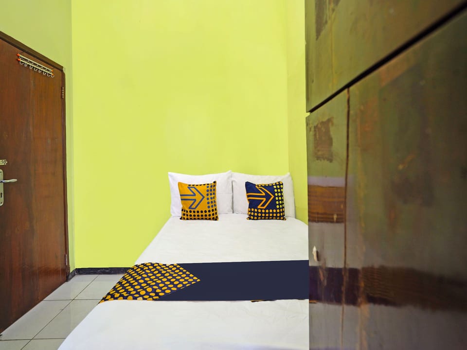 Economy Single Room | Desk, bed sheets