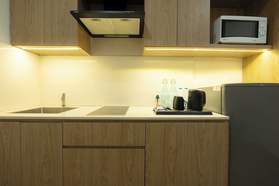 Executive Suite | Premium bedding, minibar, desk, laptop workspace