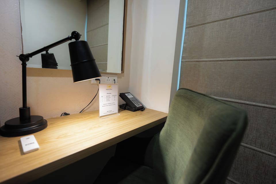 Executive Suite | Premium bedding, minibar, desk, laptop workspace
