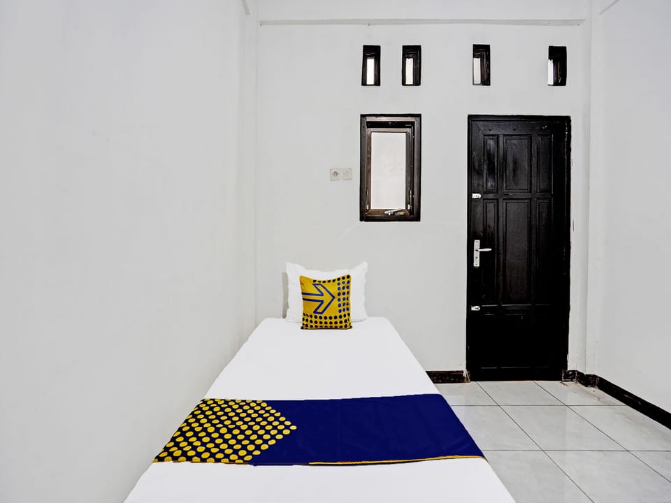 Economy Single Room | Desk, free WiFi, bed sheets