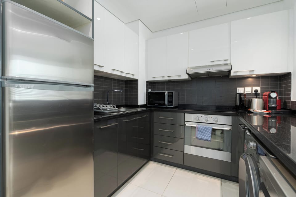 Apartment, Lakeside | Private kitchen | Fridge, microwave, oven, stovetop