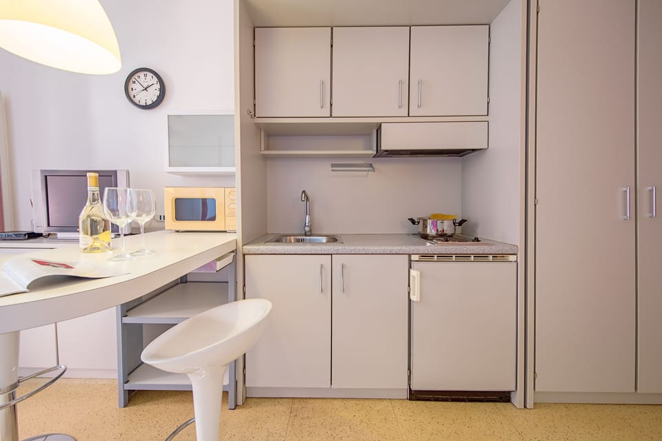 Basic Apartment | Private kitchen | Fridge, microwave, electric kettle, toaster