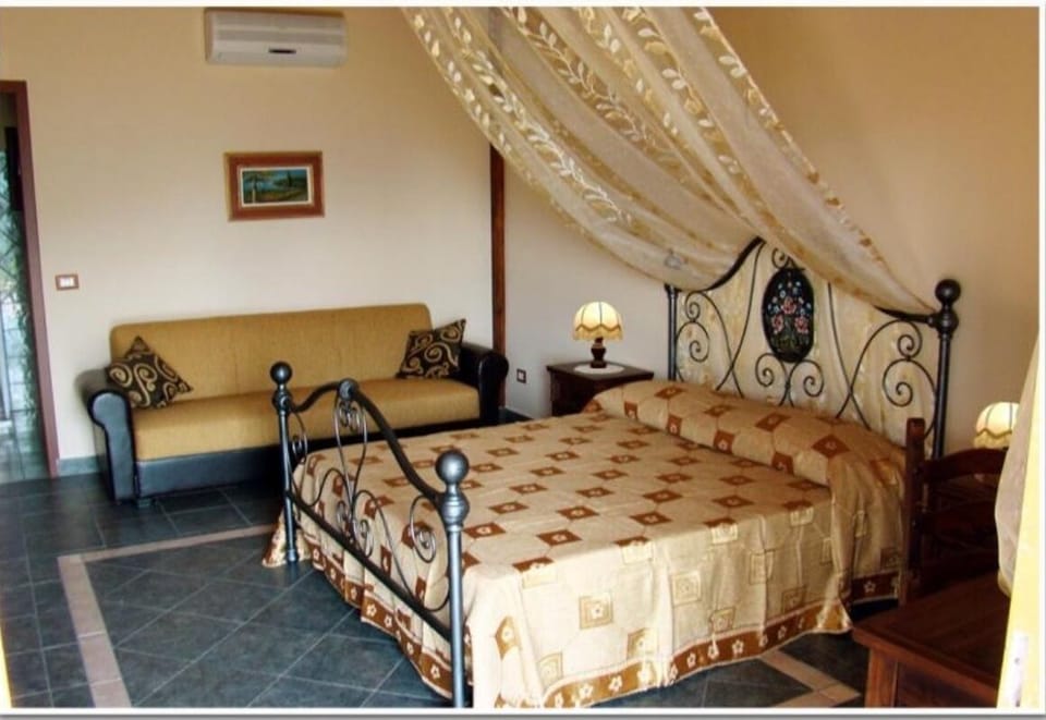 Classic Bungalow | 1 bedroom, desk, free WiFi, bed sheets