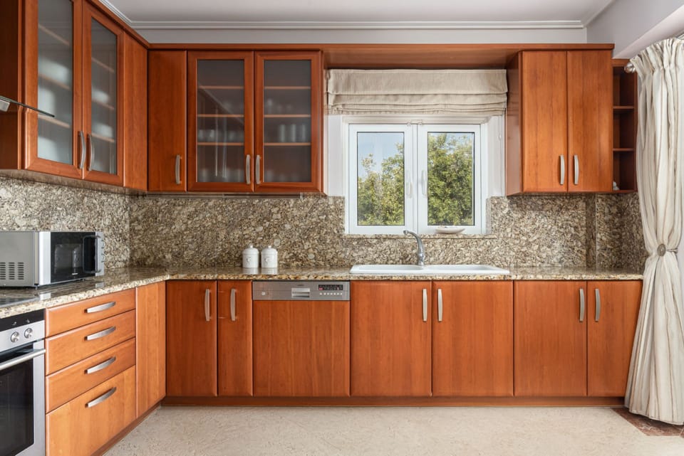 Family Villa | Private kitchen | Fridge, microwave, oven, stovetop