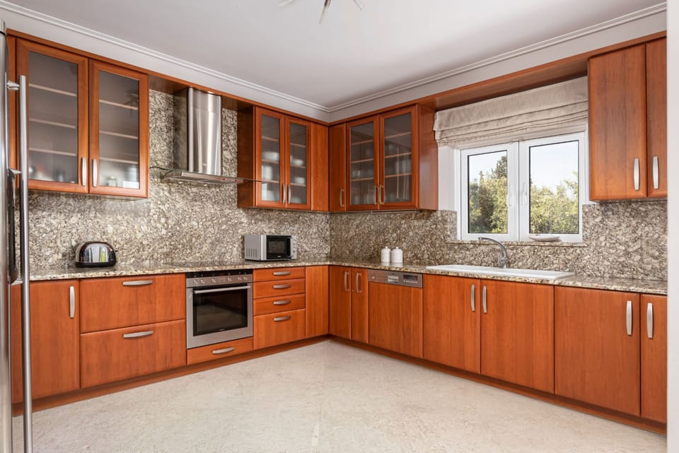 Family Villa | Private kitchen | Fridge, microwave, oven, stovetop