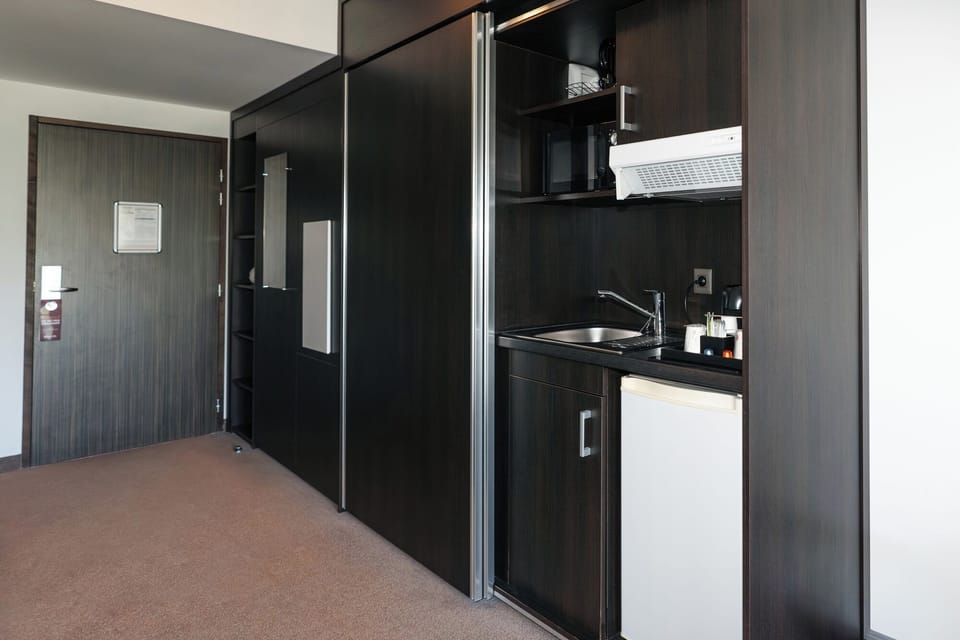 Superior Studio, 1 Double Bed | Private kitchenette | Fridge, microwave, stovetop, electric kettle