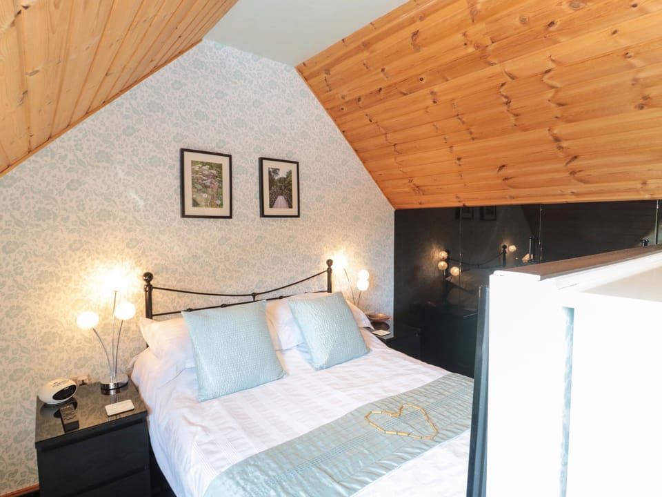 1 bedroom, individually decorated, individually furnished, free WiFi