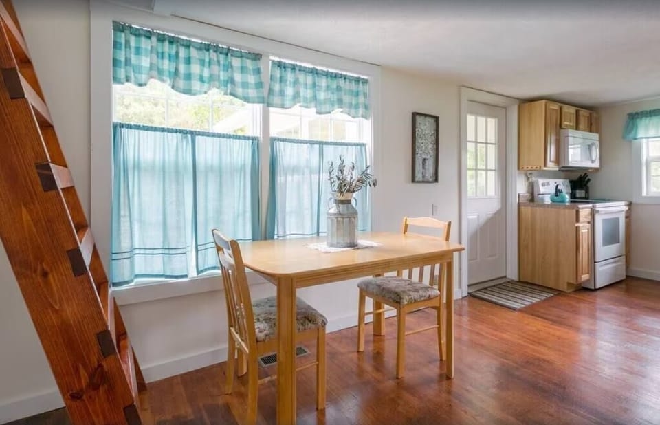 House, 2 Bedrooms | Dining