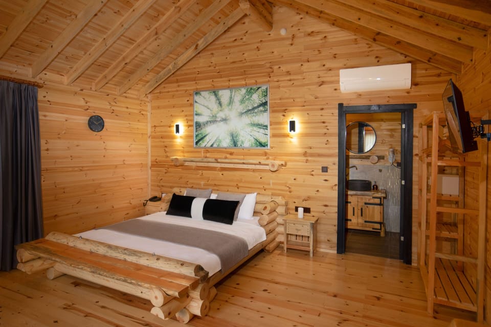 Bungalow (WOODEN) | Premium bedding, minibar (free items), desk, laptop workspace