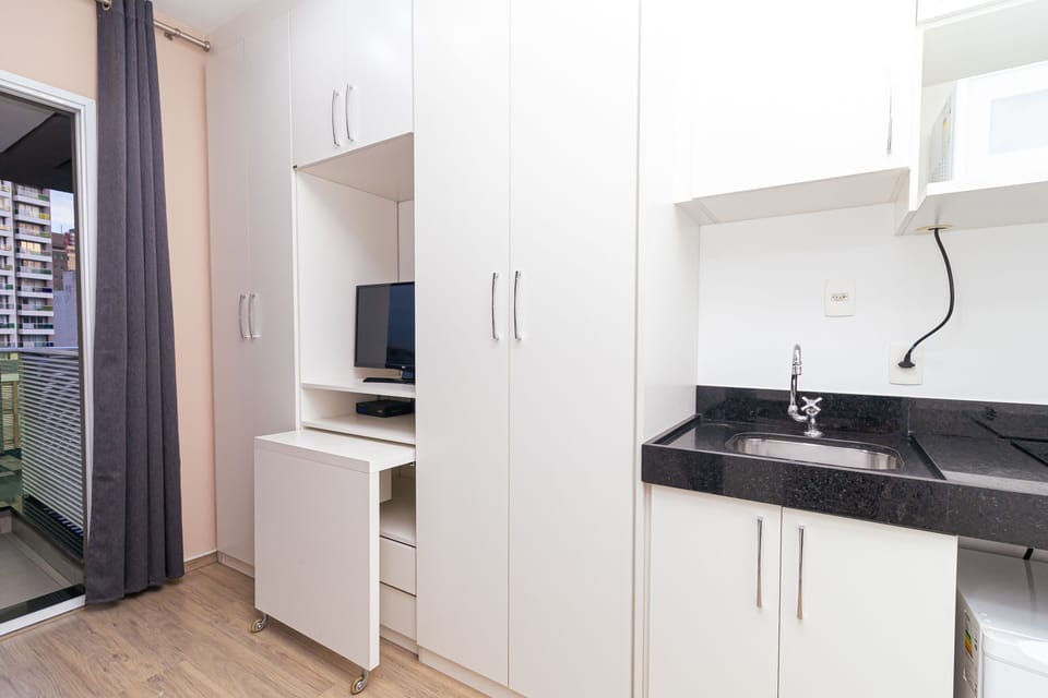Basic Apartment | Private kitchen | Microwave, cookware/dishes/utensils