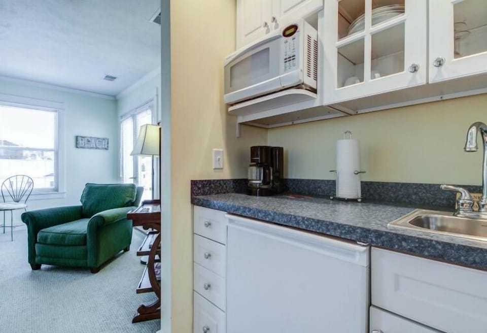 Fridge, microwave, stovetop, coffee/tea maker