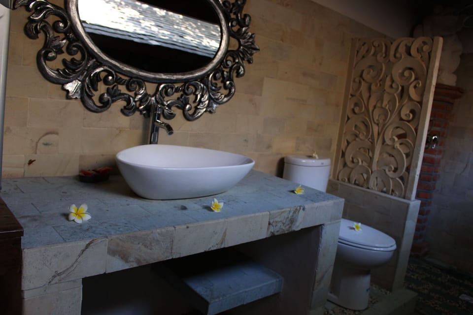 The Hobbit Villa | Bathroom | Hair dryer, towels