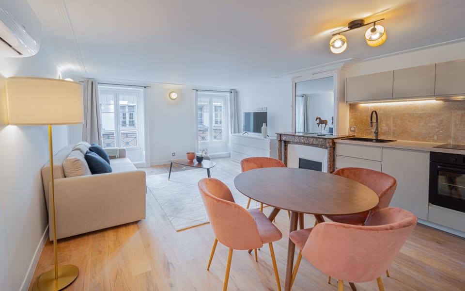 Deluxe Apartment | Living area | 112-cm flat-screen TV with digital channels, Netflix, streaming services