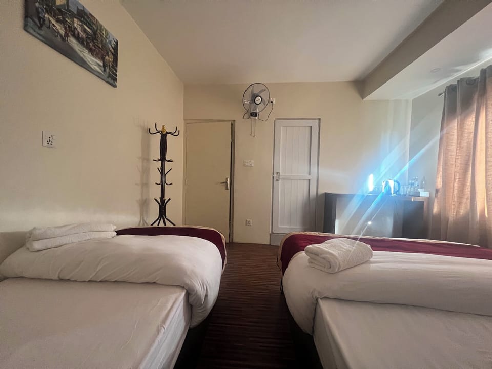 Standard Twin Room | Laptop workspace, free WiFi