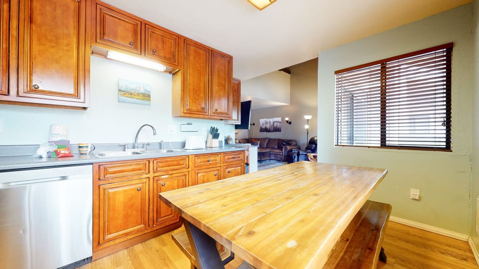 Condo, 4 Bedrooms | Private kitchen | Coffee/tea maker, fridge, oven, toaster