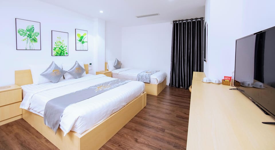 Deluxe Triple Room | Hypo-allergenic bedding, memory foam beds, minibar