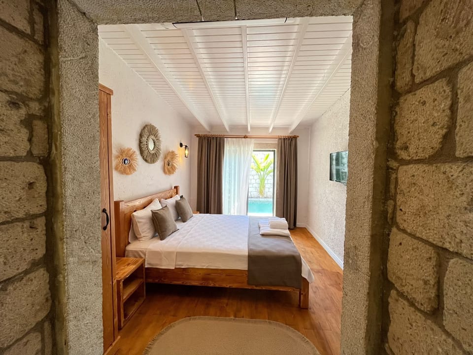 Exclusive Room, Pool View, Poolside | 1 bedroom, premium bedding, minibar, soundproofing