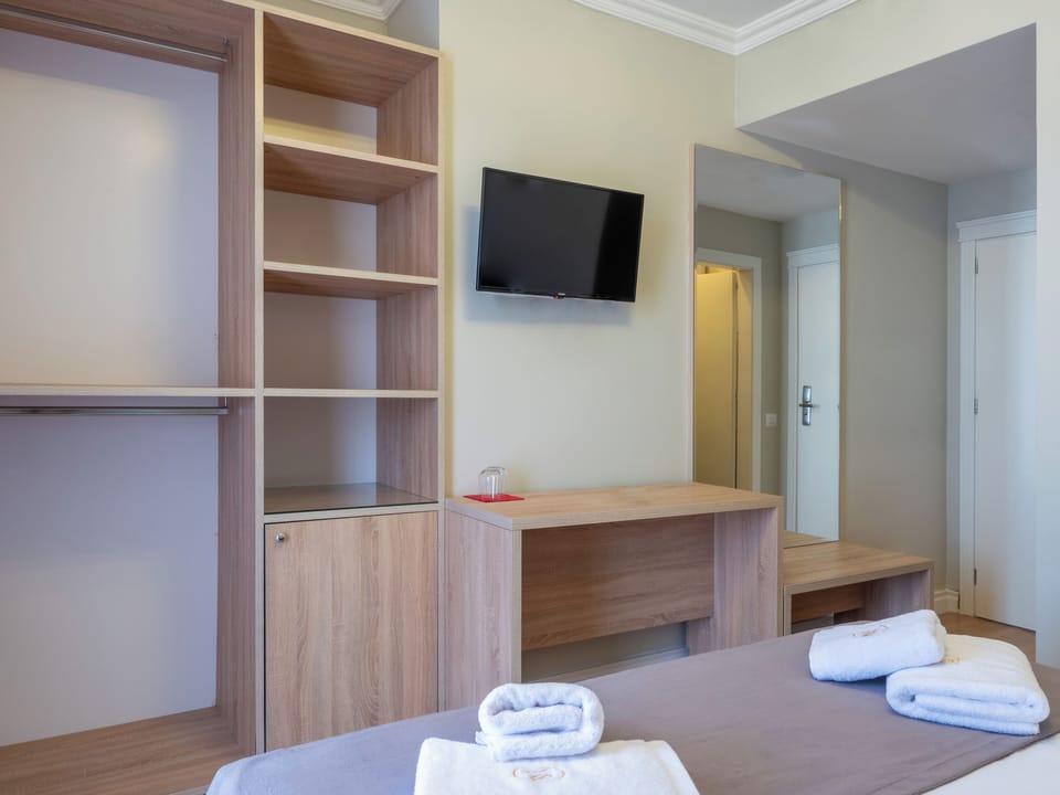 Deluxe Double Room | Hypo-allergenic bedding, soundproofing, free WiFi, bed sheets