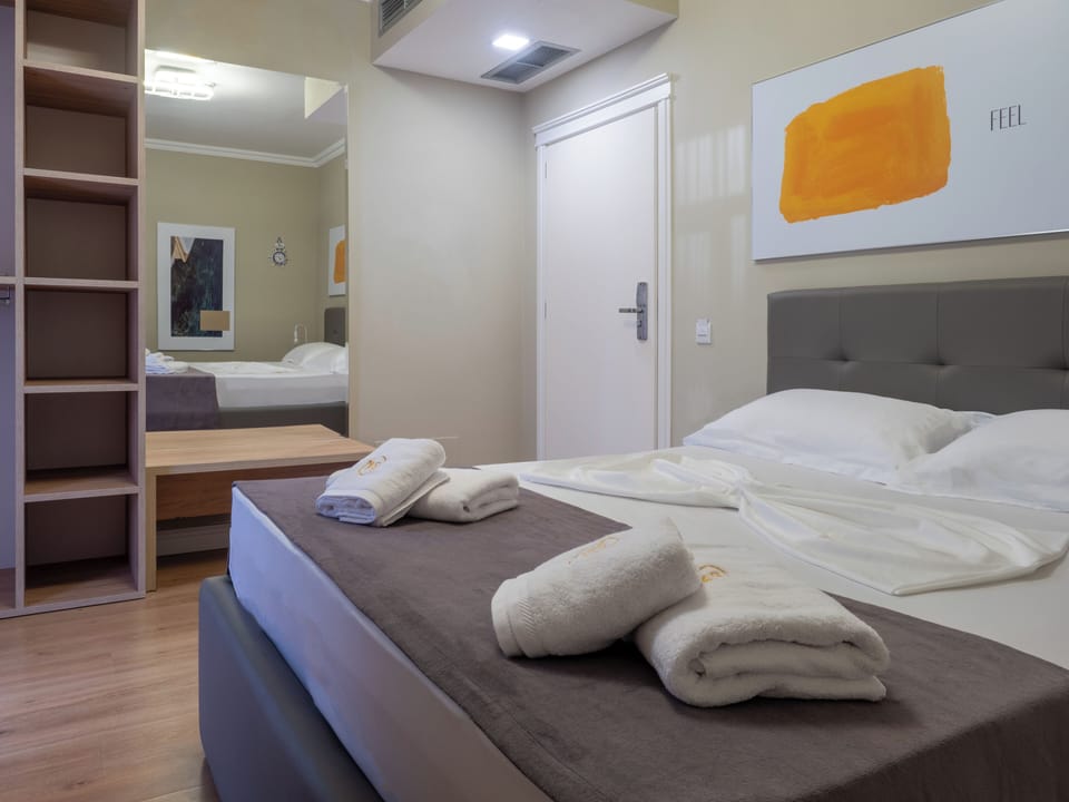 Deluxe Double Room | Hypo-allergenic bedding, soundproofing, free WiFi, bed sheets