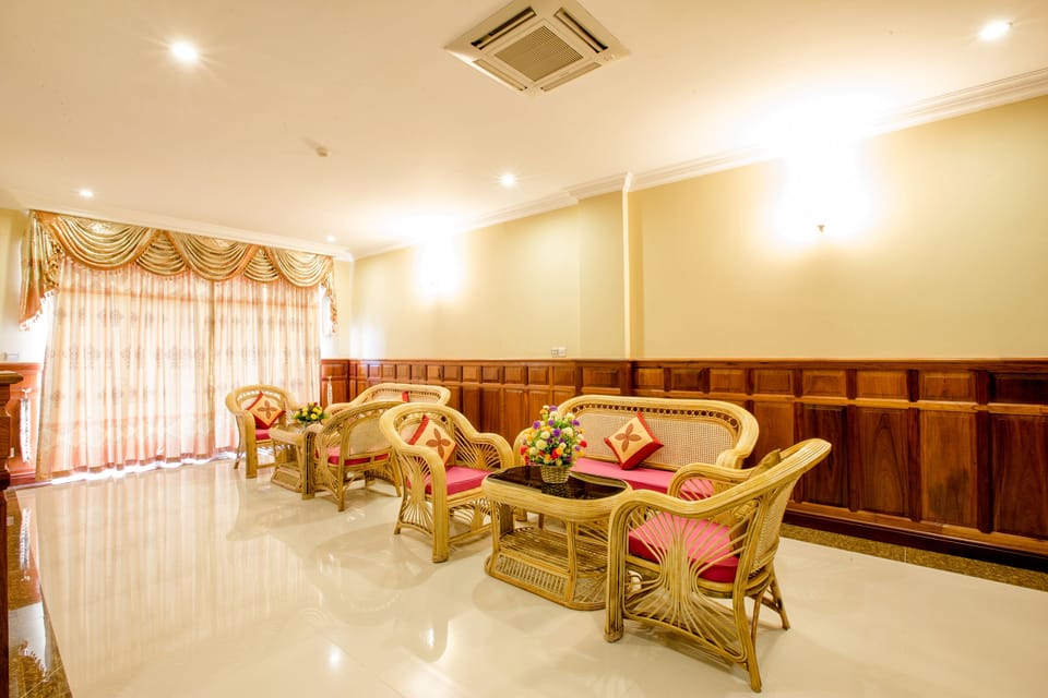 Suite (PVN Suite Double) | Minibar, in-room safe, individually decorated, individually furnished