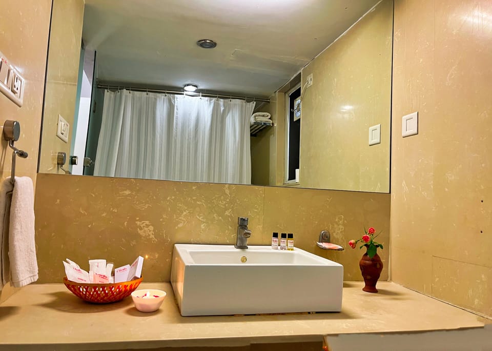 Executive Double or Twin Room, 1 Bedroom, Non Smoking | Bathroom | Shower, rainfall showerhead, free toiletries, hair dryer