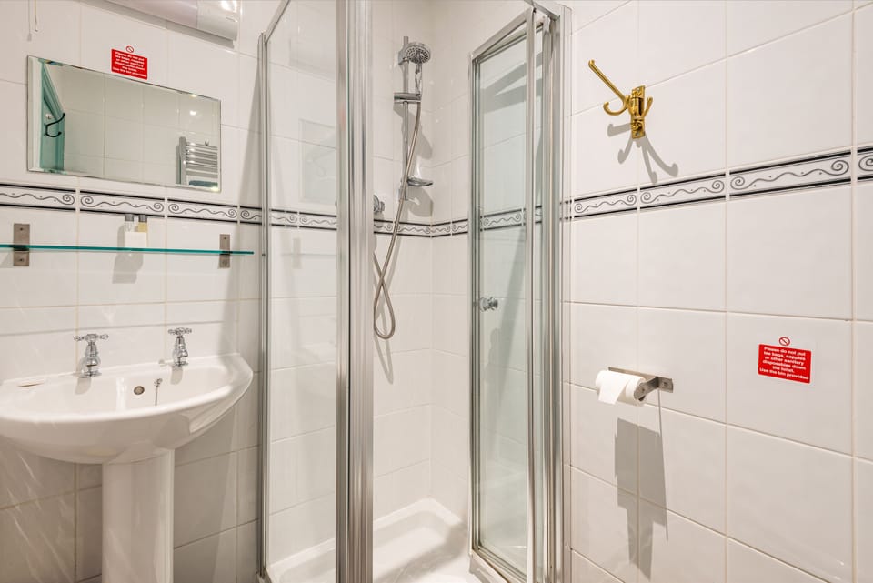 Superior Room | Bathroom | Shower, hair dryer, towels, soap