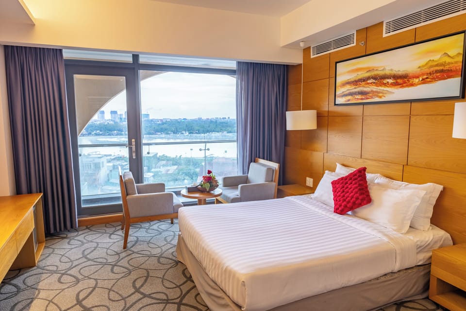 Deluxe Room | Premium bedding, minibar, in-room safe, desk