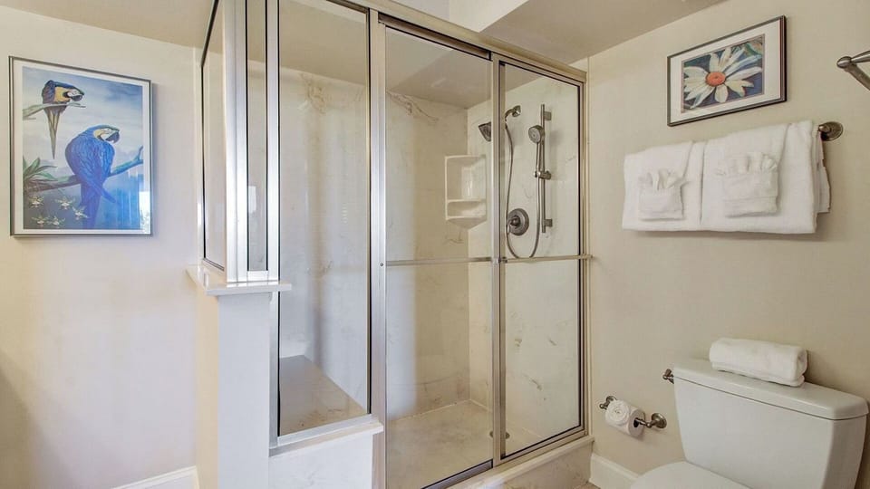 216 C Shipwatch by Avantstay Shared Pool + Ocean Views + Walk to the Beach Cottage in Wild Dunes
