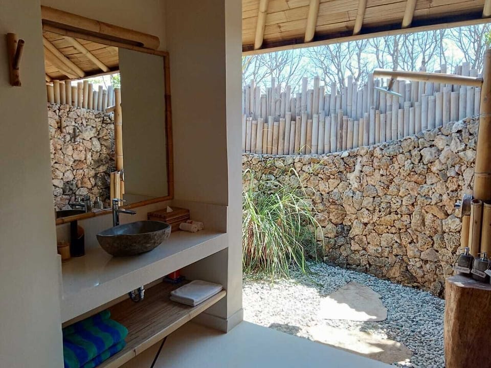 Pool Pavilion | Bathroom | Shower, rainfall showerhead, bathrobes, bidet