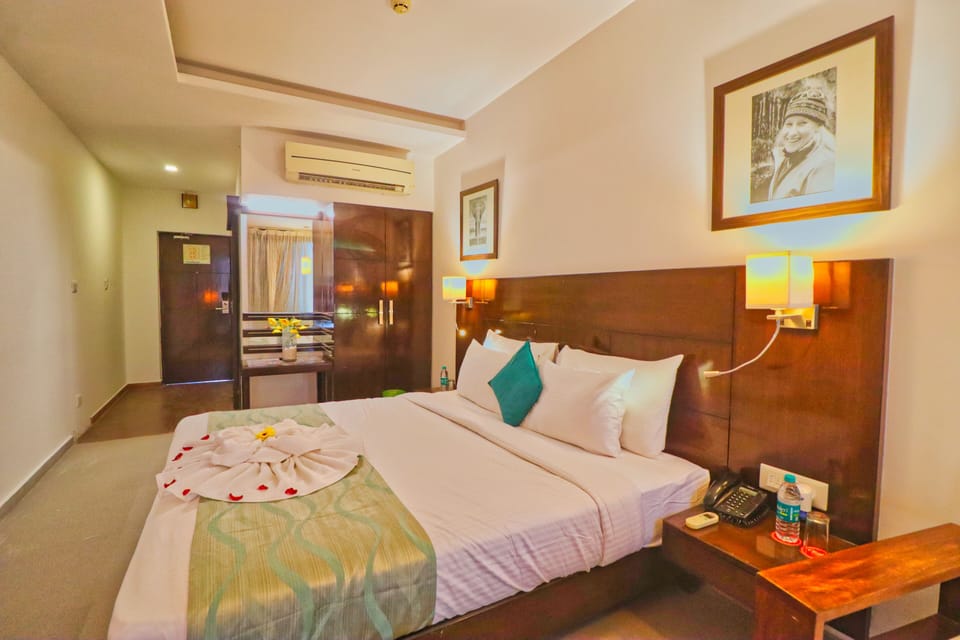 Executive Room | 1 bedroom, minibar, in-room safe, individually decorated