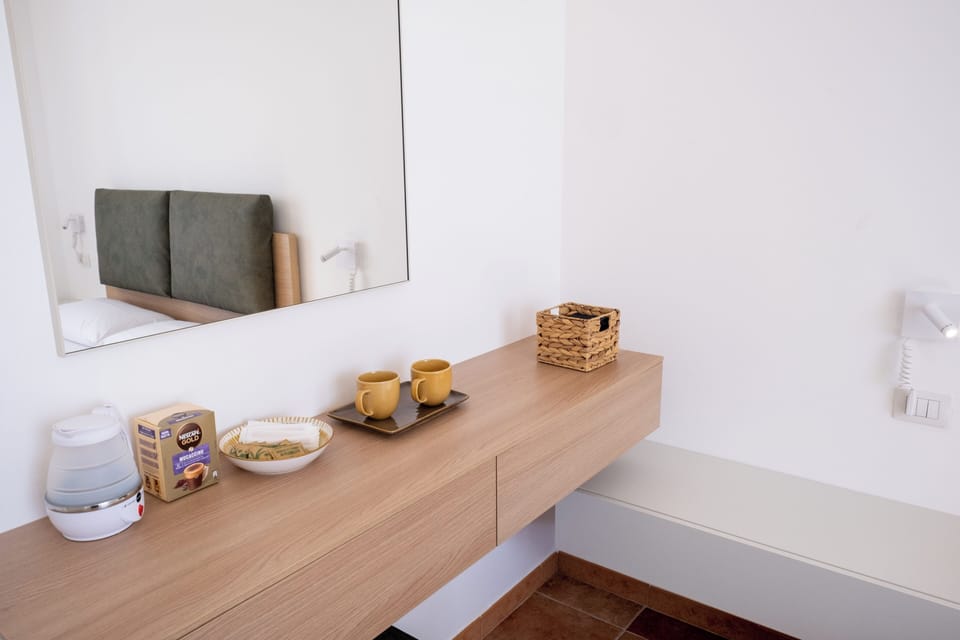 Hypo-allergenic bedding, minibar, in-room safe, individually furnished