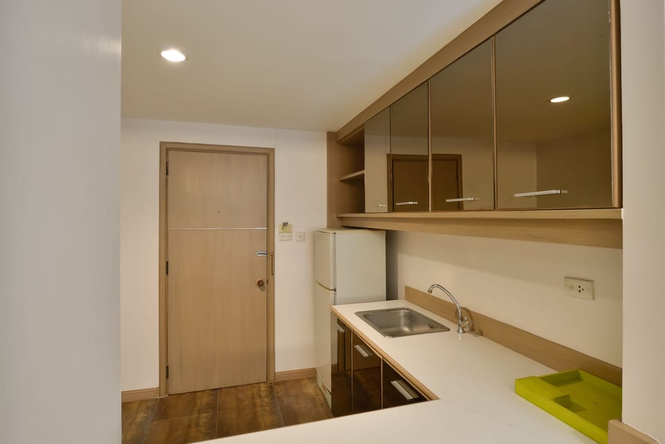 Executive Suite | Private kitchenette | Fridge, coffee/tea maker