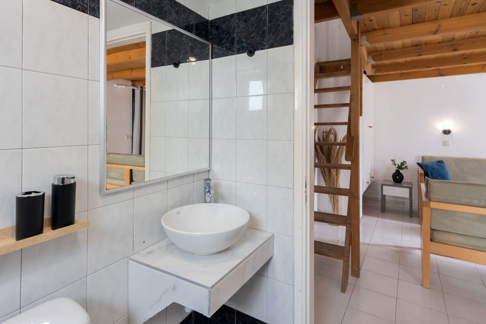 Duplex | Bathroom | Shower, towels