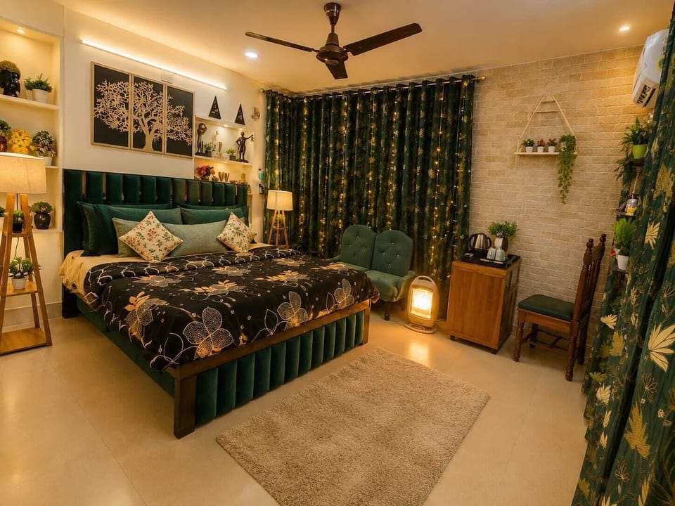 Deluxe Quadruple Room | In-room safe, iron/ironing board, free WiFi