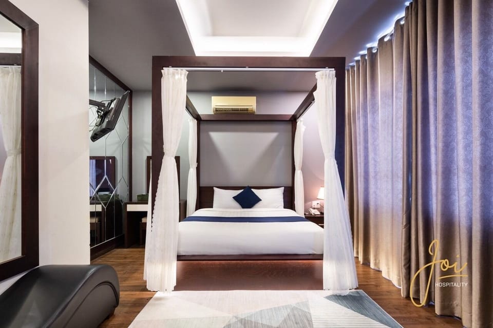 Honeymoon Double Room, 1 Queen Bed, Non Smoking, Refrigerator | Free minibar items, free WiFi, bed sheets