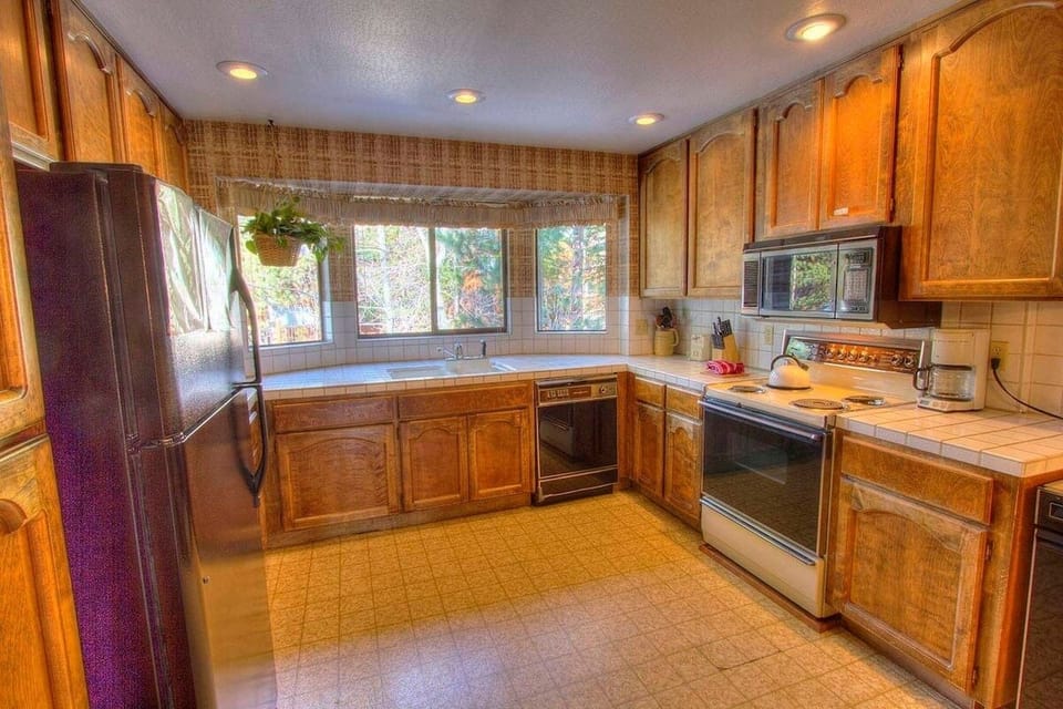 Condo, 3 Bedrooms | Private kitchen | Fridge, coffee/tea maker, toaster