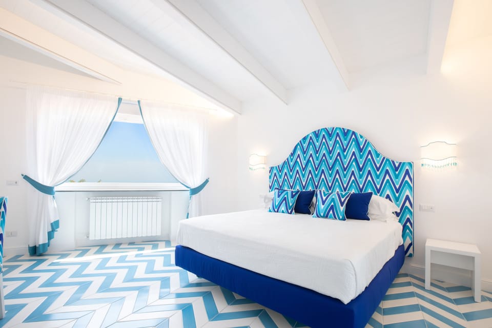 Junior Room | 1 bedroom, minibar, individually decorated, individually furnished