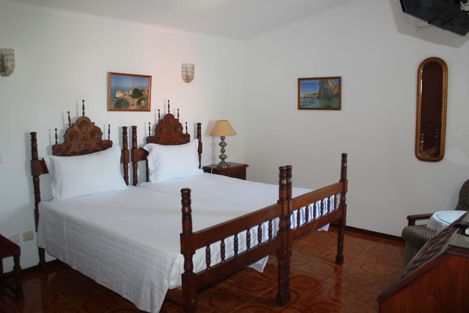 Standard Twin Room | Minibar, individually decorated, desk, free WiFi