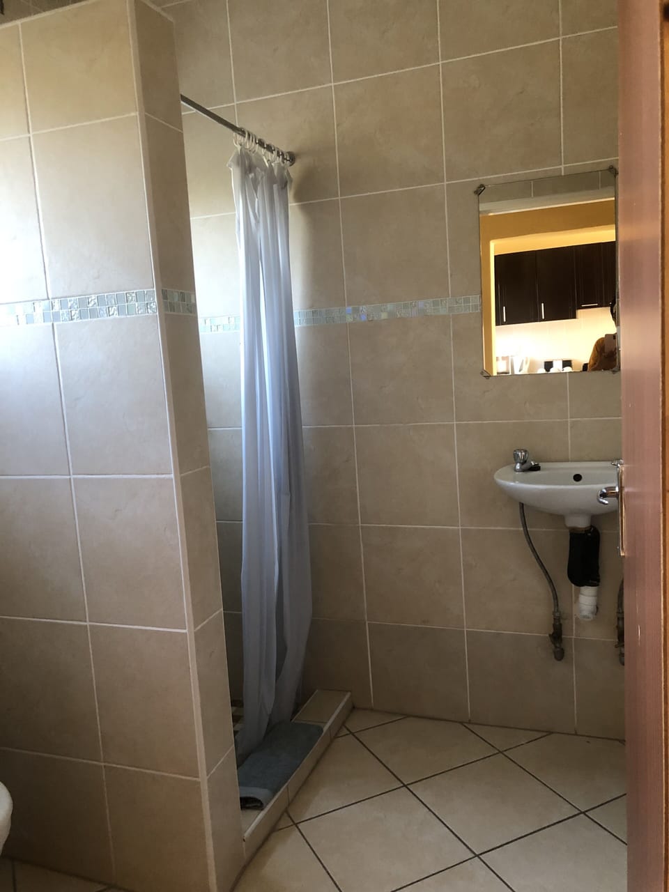 Family Apartment | Bathroom | Shower, rainfall showerhead, towels, soap