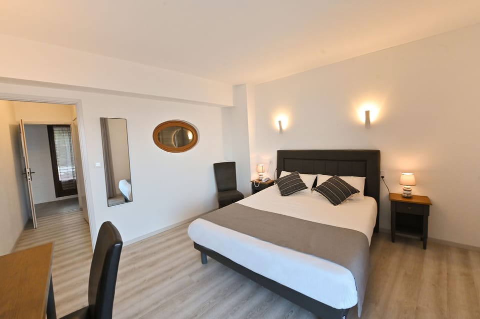 Minibar, in-room safe, desk, soundproofing