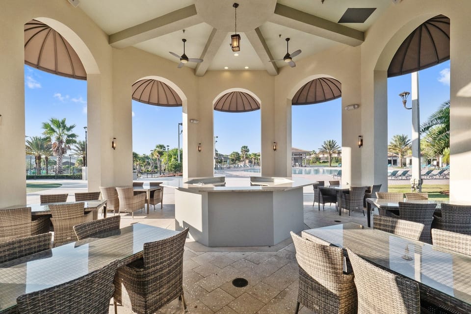 Villa, 6 Bedrooms | Outdoor dining