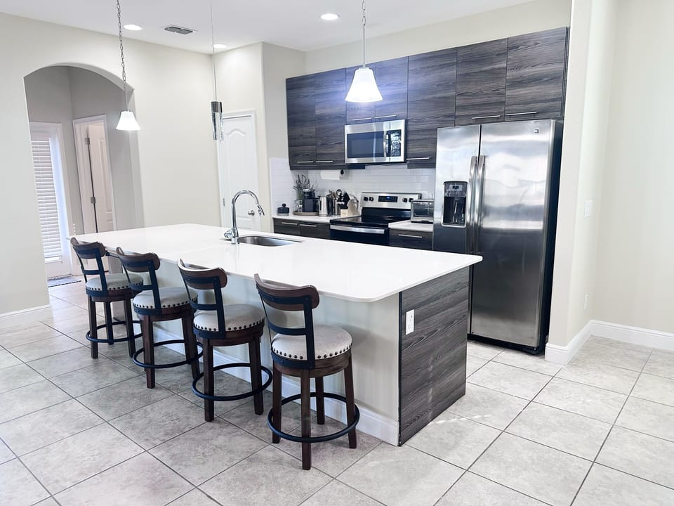 House, 4 Bedrooms | Private kitchen | Coffee/tea maker, fridge, oven, toaster