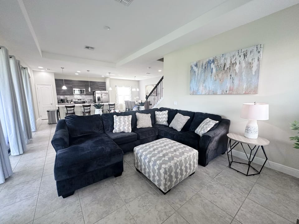 House, 4 Bedrooms | Living area