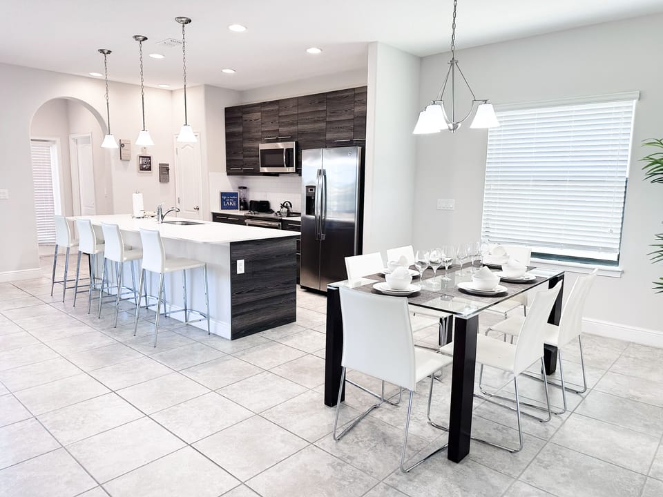 House, 4 Bedrooms | Private kitchen | Coffee/tea maker, fridge, oven, toaster