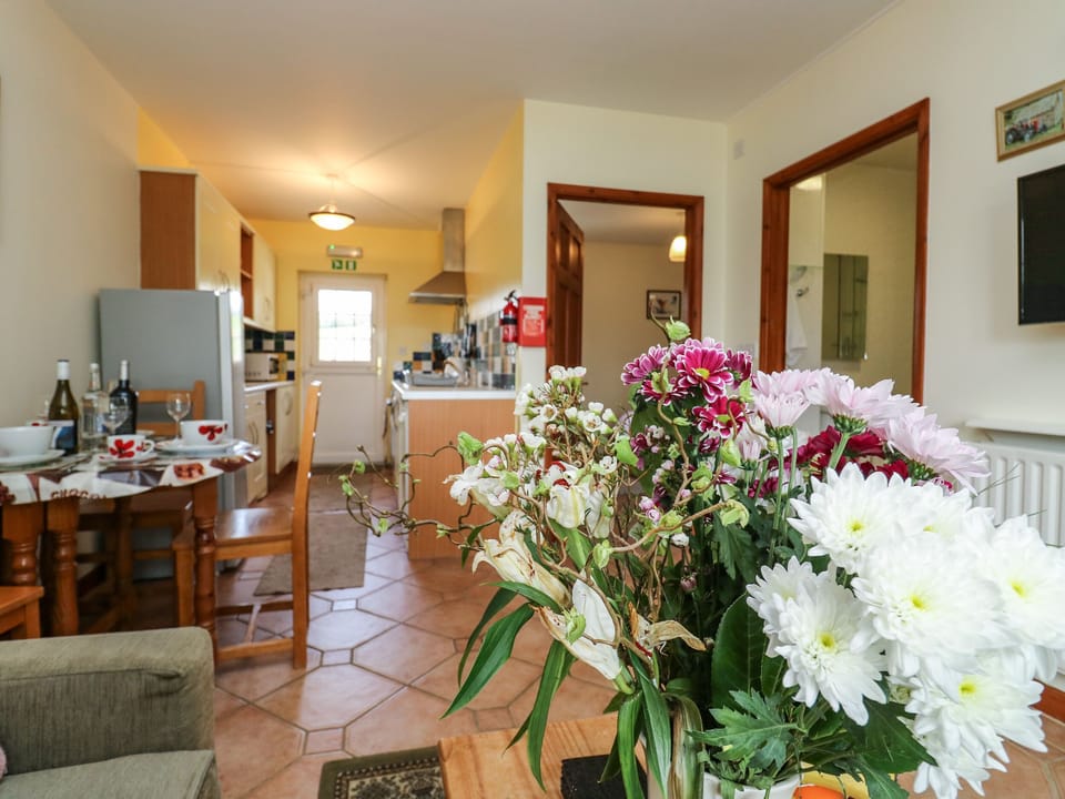 Cottage | 2 bedrooms, individually decorated, individually furnished, free WiFi