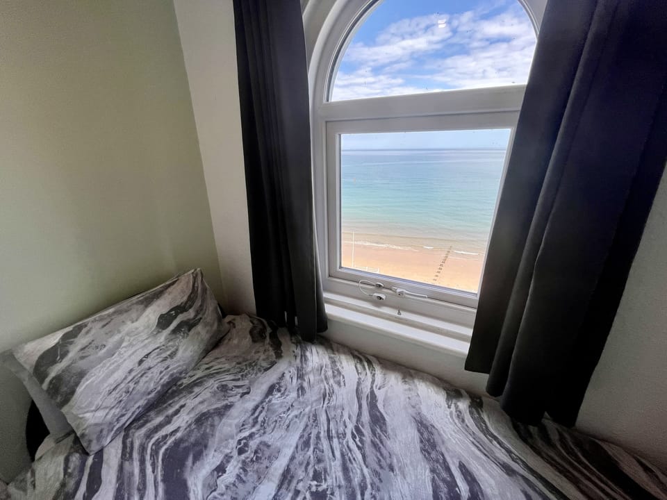 10 Beach View @ Beaconsfield House Cottage in Bridlington