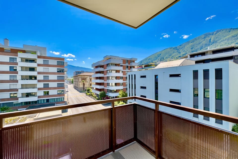 Family Apartment, 2 Bedrooms, Balcony (Imbarcadero Apartment in Locarno with) | Property grounds