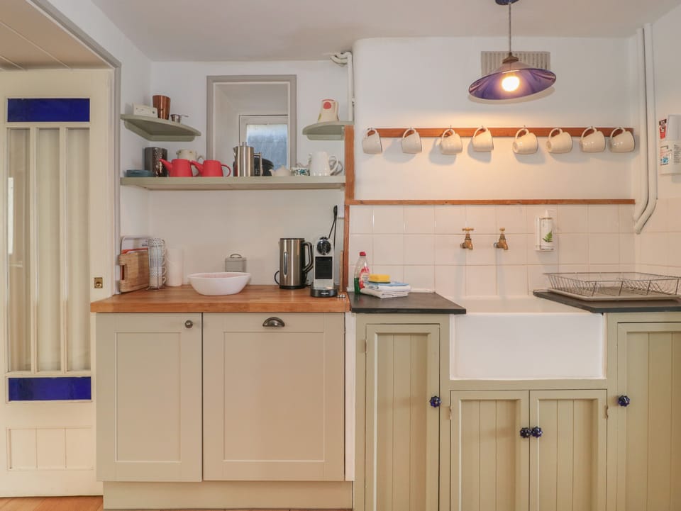 Dishwasher, cookware/dishes/utensils